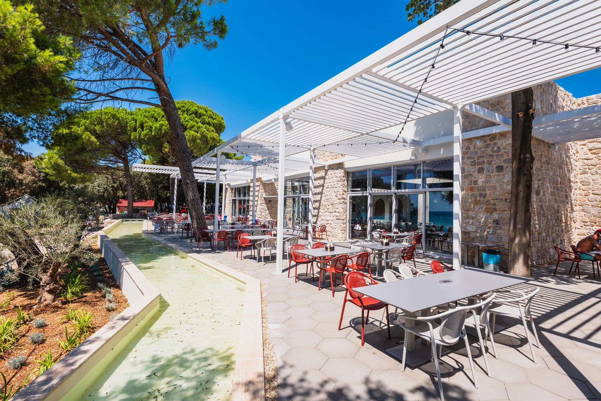 Terasa restorana Plaža uz šetnicu